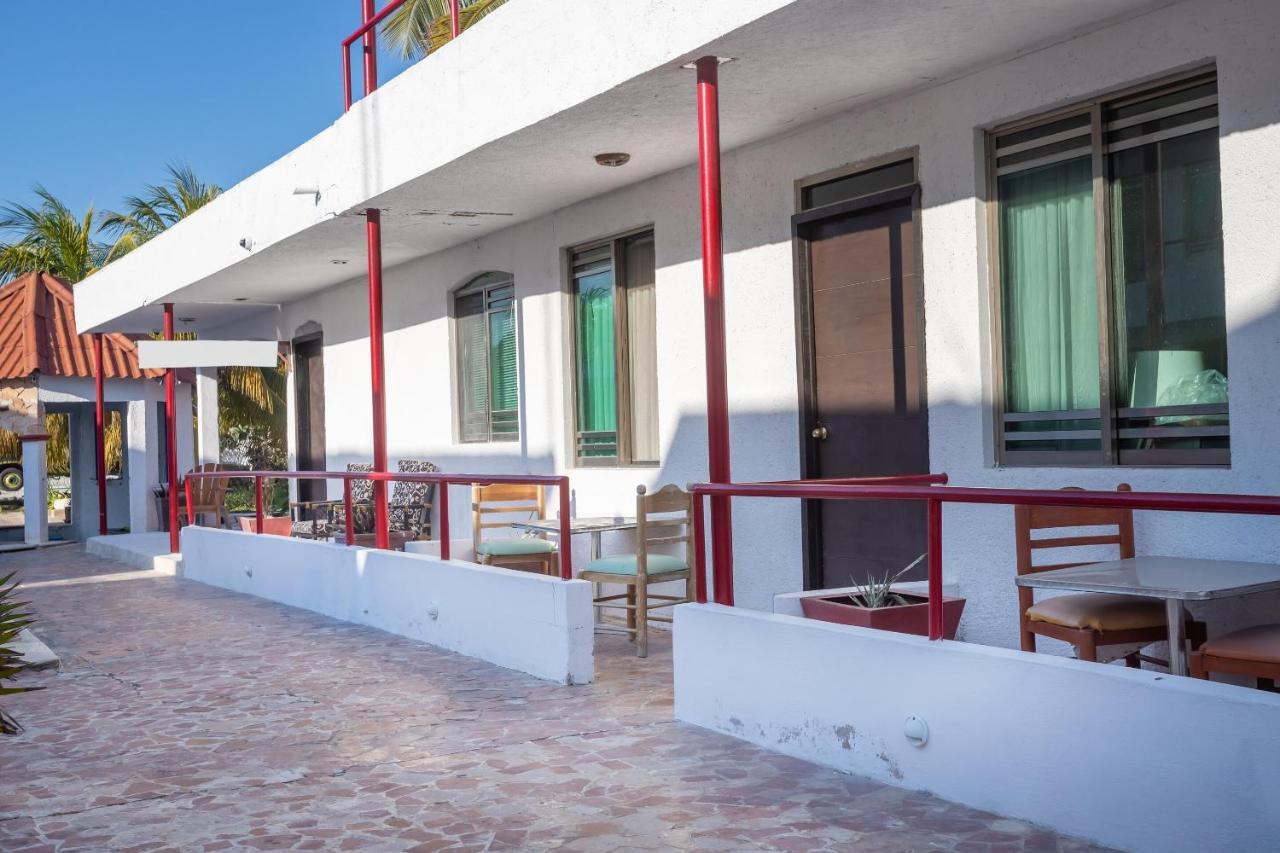 Pelican Inn At Las Dunas Chelem Exterior foto